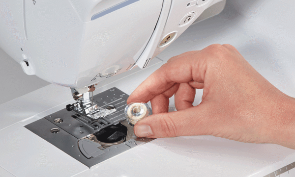 Machine à coudre, à quilter et à broder Innov-is NV2700