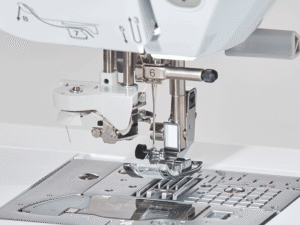 Machine à coudre, à quilter et à broder Innov-is NV2700