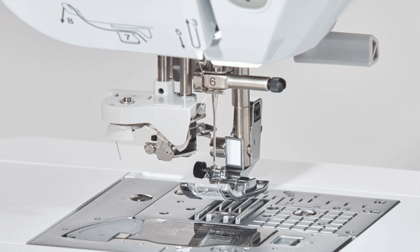 Machine à coudre, à quilter et à broder Innov-is NV2700