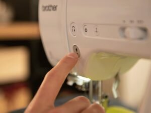 Machine à coudre Innov-is A16