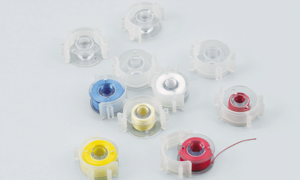 Canettes et clips de canette pour machines à coudre ou à broder Brother