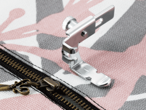 Alternative view of Pied ajustable pour la pose de fermetures à glissière et passepoils F036N