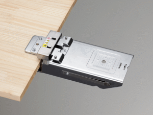 Dispositif d’assemblage pour cadre à broder magnétique ou compact PRMFJ1