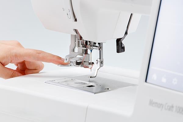 Machine à broder JANOME Memory Craft 100E