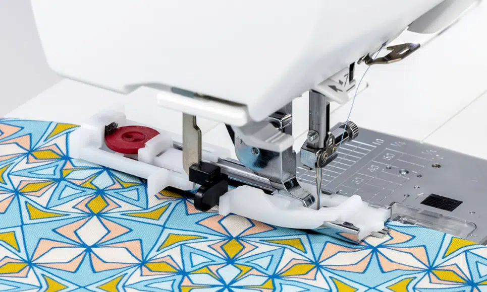 Machine à coudre et à broder JANOME Memory Craft 1000