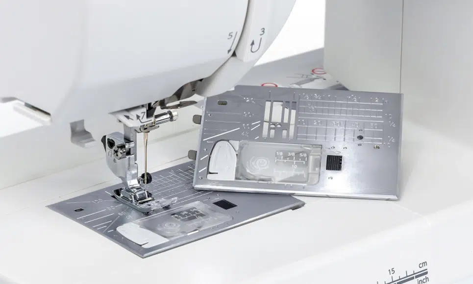 Machine à coudre et à broder JANOME Memory Craft 1000