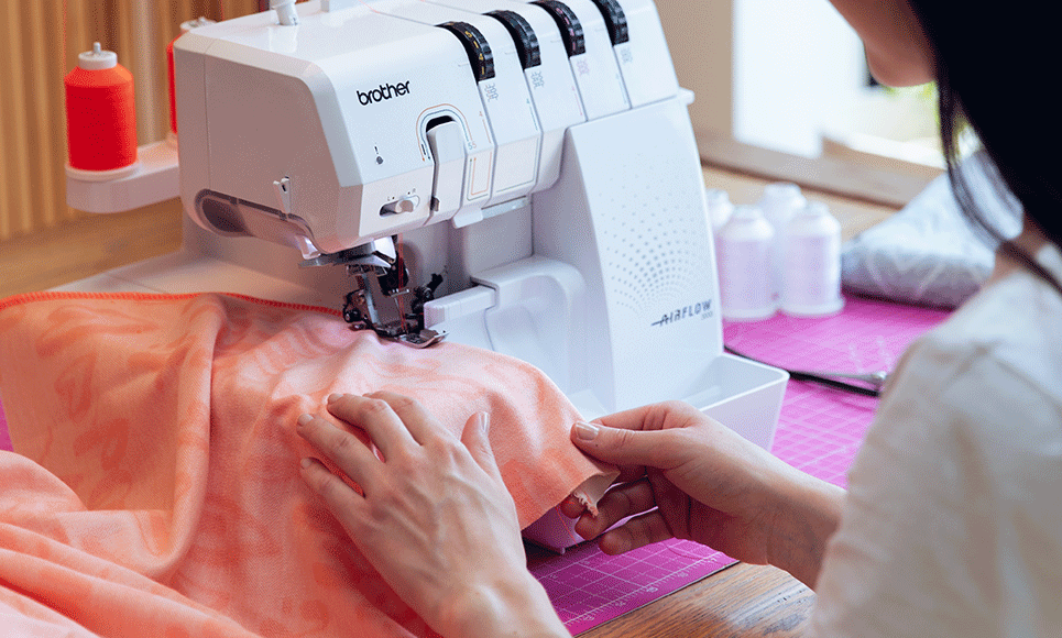 Surjeteuse Airflow 3000 avec système automatique d’enfilage à air