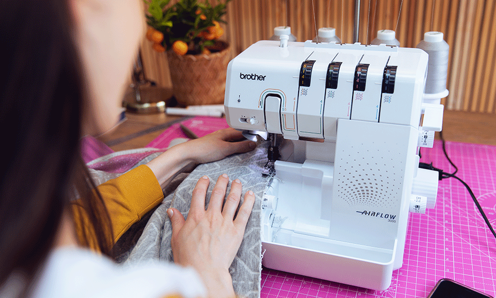 Surjeteuse Airflow 3000 avec système automatique d’enfilage à air