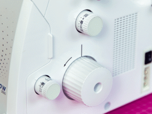 Surjeteuse Airflow 3000 avec système automatique d’enfilage à air