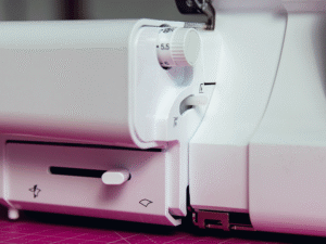 Surjeteuse Airflow 3000 avec système automatique d’enfilage à air