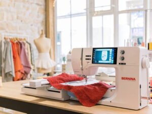 Machine à broder BERNINA 700 PRO