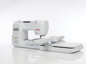 Machine à broder BERNINA 700 PRO