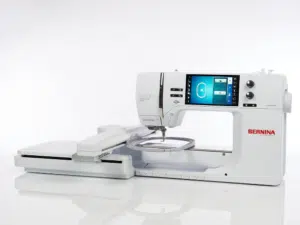 Machine à broder BERNINA 700 PRO