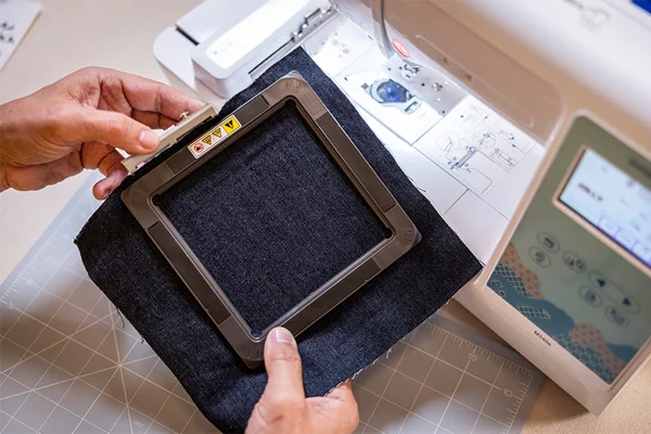Champ de broderie de 100 x 100 mm & Cadre Magnétique M340e