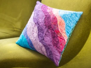 Coussin en patchwork matelassé et brodé avec la machine Brother Innov-is BX1e Expedition