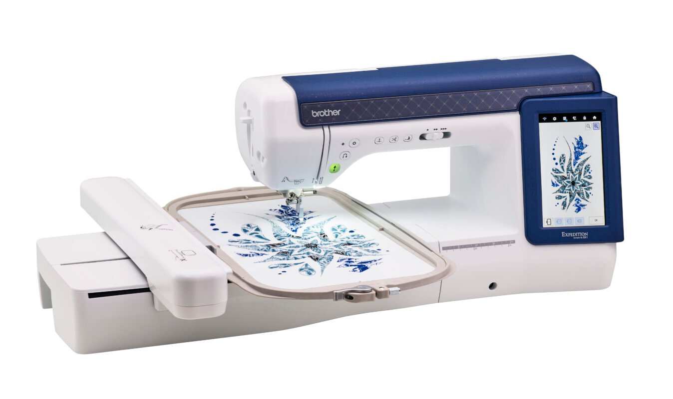 Machine combinée couture et broderie Brother Innov-is BX1 Expedition avec grand écran tactile 7 pouces
