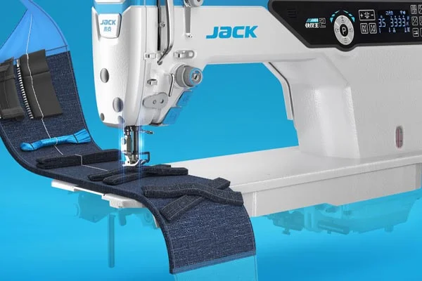 Confort de travail et grand espace de dégagement machine à coudre industrielle Jack A5E-B